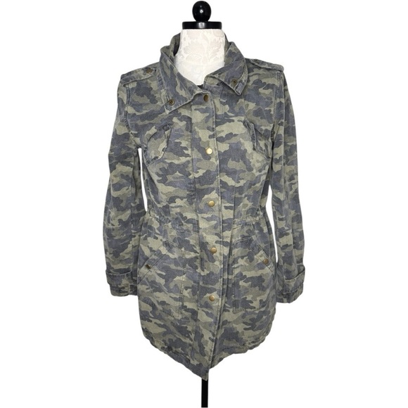 Velvet by Graham & Spencer Jackets & Blazers - Velvet by Graham Spenser Camouflage Drawstring Military Parker Size Large